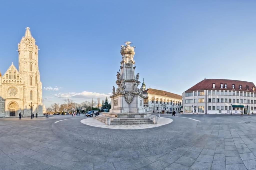 Charming Castle View With Giant Balcony Apartment *