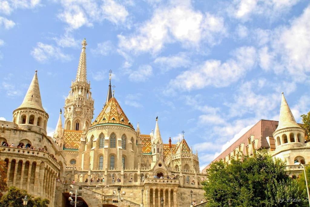 Charming Castle View With Giant Balcony Apartment Budapest