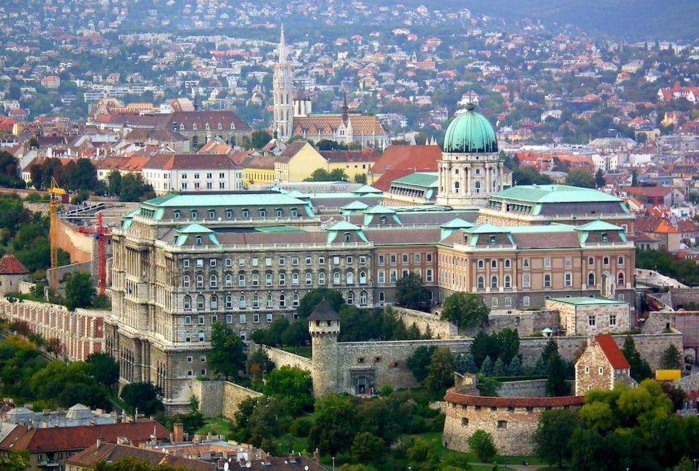 Charming Castle View With Giant Balcony Apartment Budapest