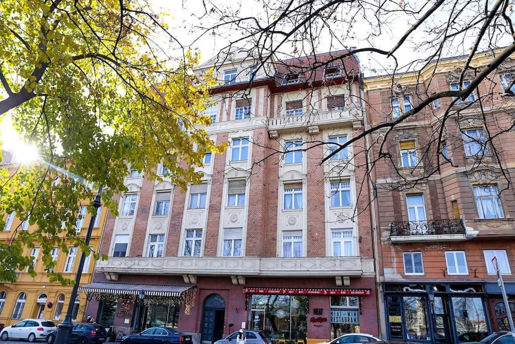 Charming Castle View With Giant Balcony Budapest